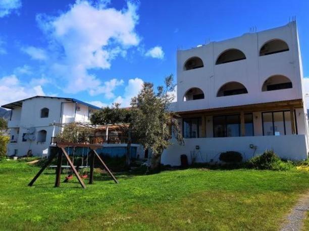 Babis & Popi Rooms And Studios Frangocastelo Luaran gambar