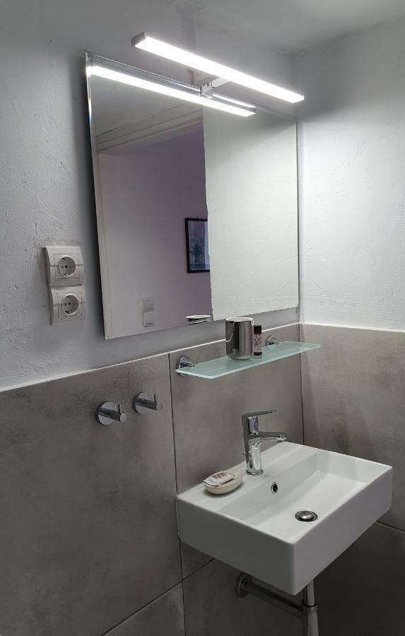 Babis & Popi Rooms And Studios Frangocastelo Luaran gambar