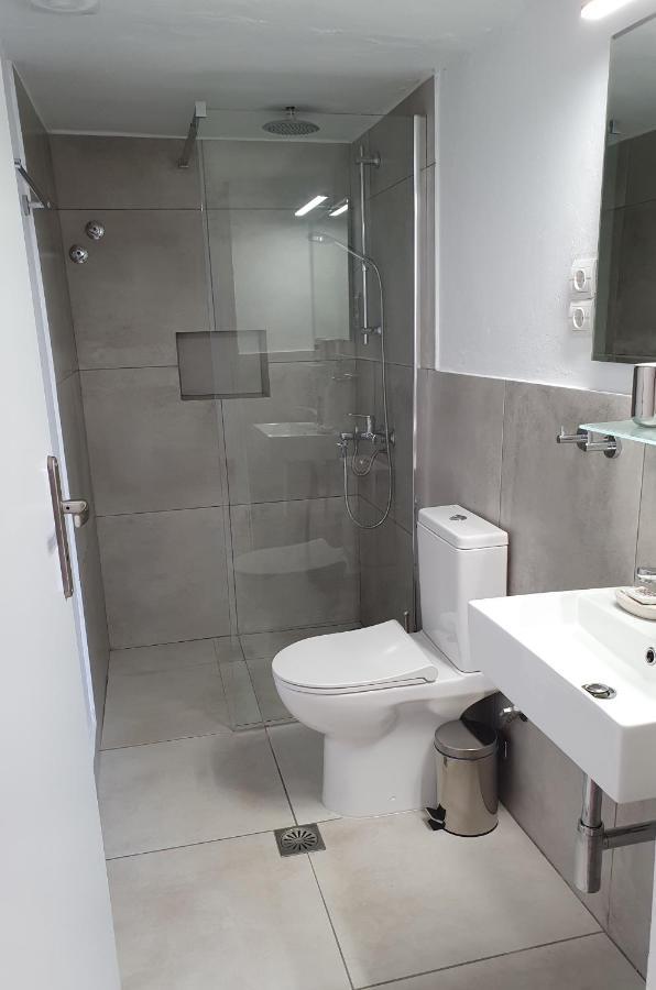 Babis & Popi Rooms And Studios Frangocastelo Luaran gambar