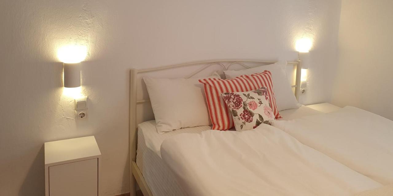 Babis & Popi Rooms And Studios Frangocastelo Luaran gambar