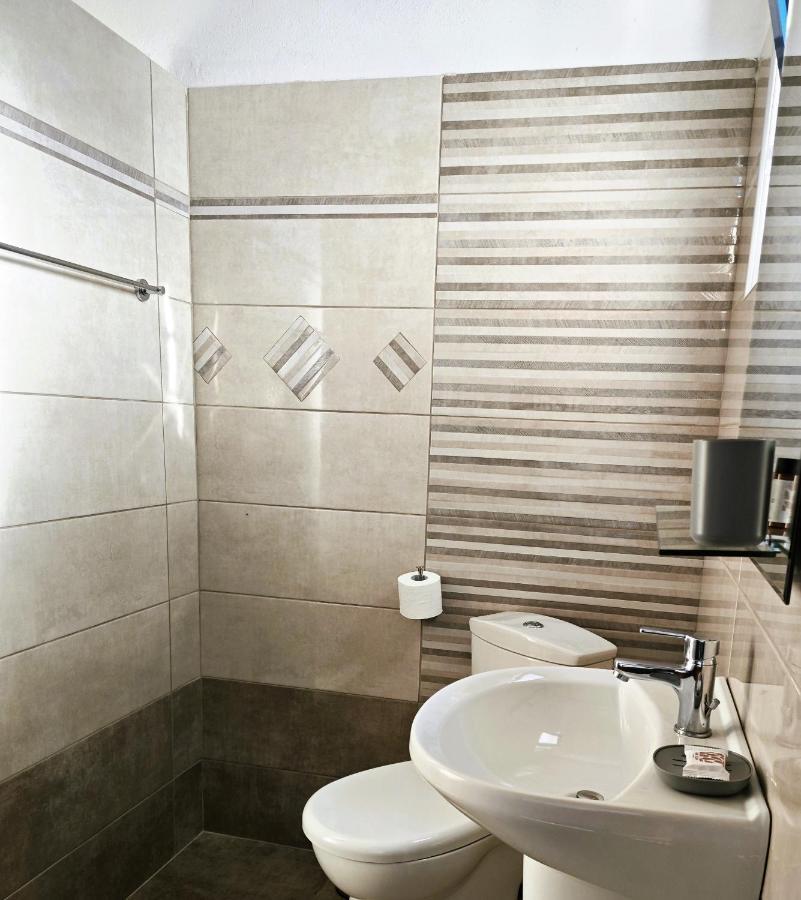 Babis & Popi Rooms And Studios Frangocastelo Luaran gambar