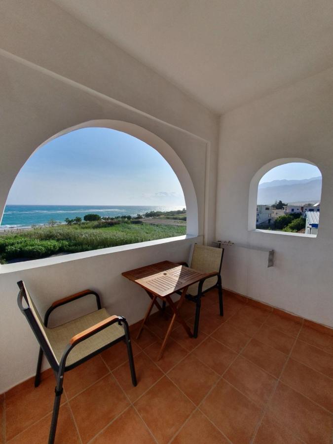 Babis & Popi Rooms And Studios Frangocastelo Luaran gambar