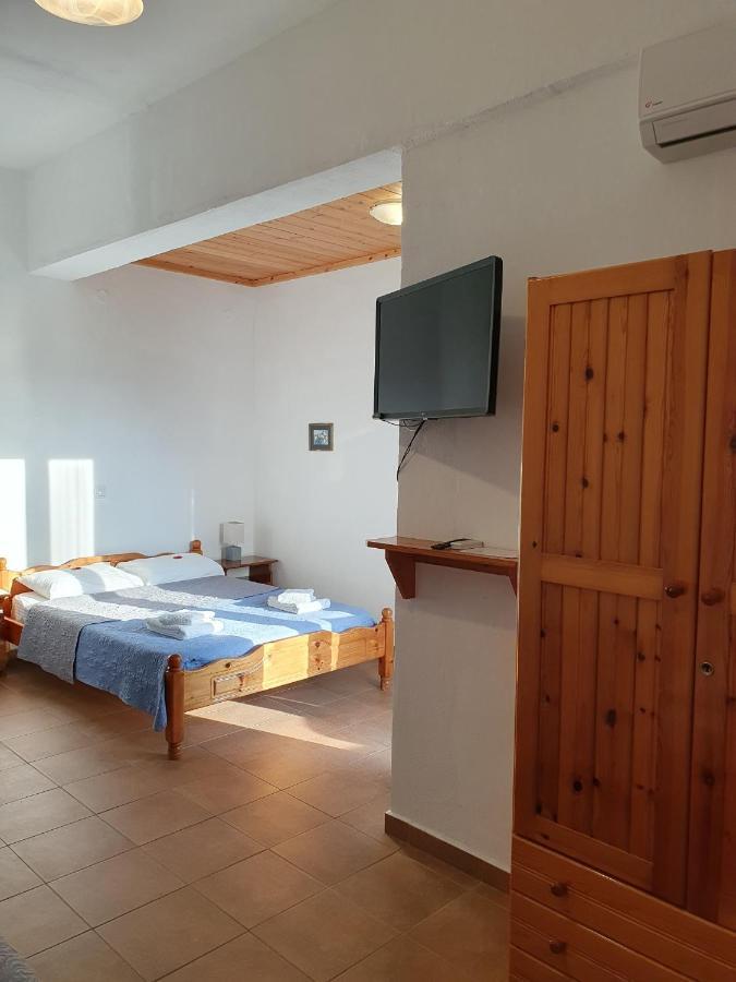 Babis & Popi Rooms And Studios Frangocastelo Luaran gambar