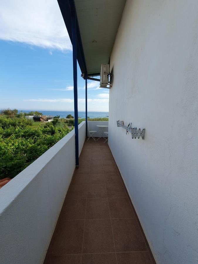 Babis & Popi Rooms And Studios Frangocastelo Luaran gambar