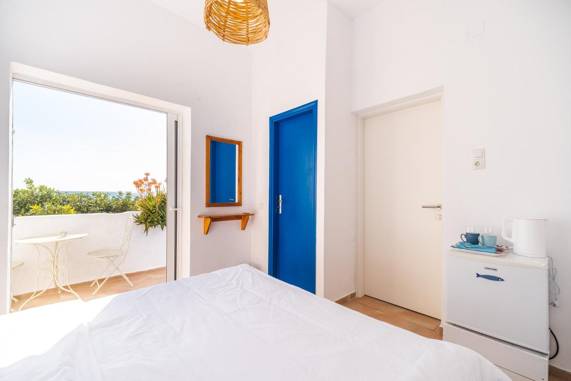 Babis & Popi Rooms And Studios Frangocastelo Luaran gambar