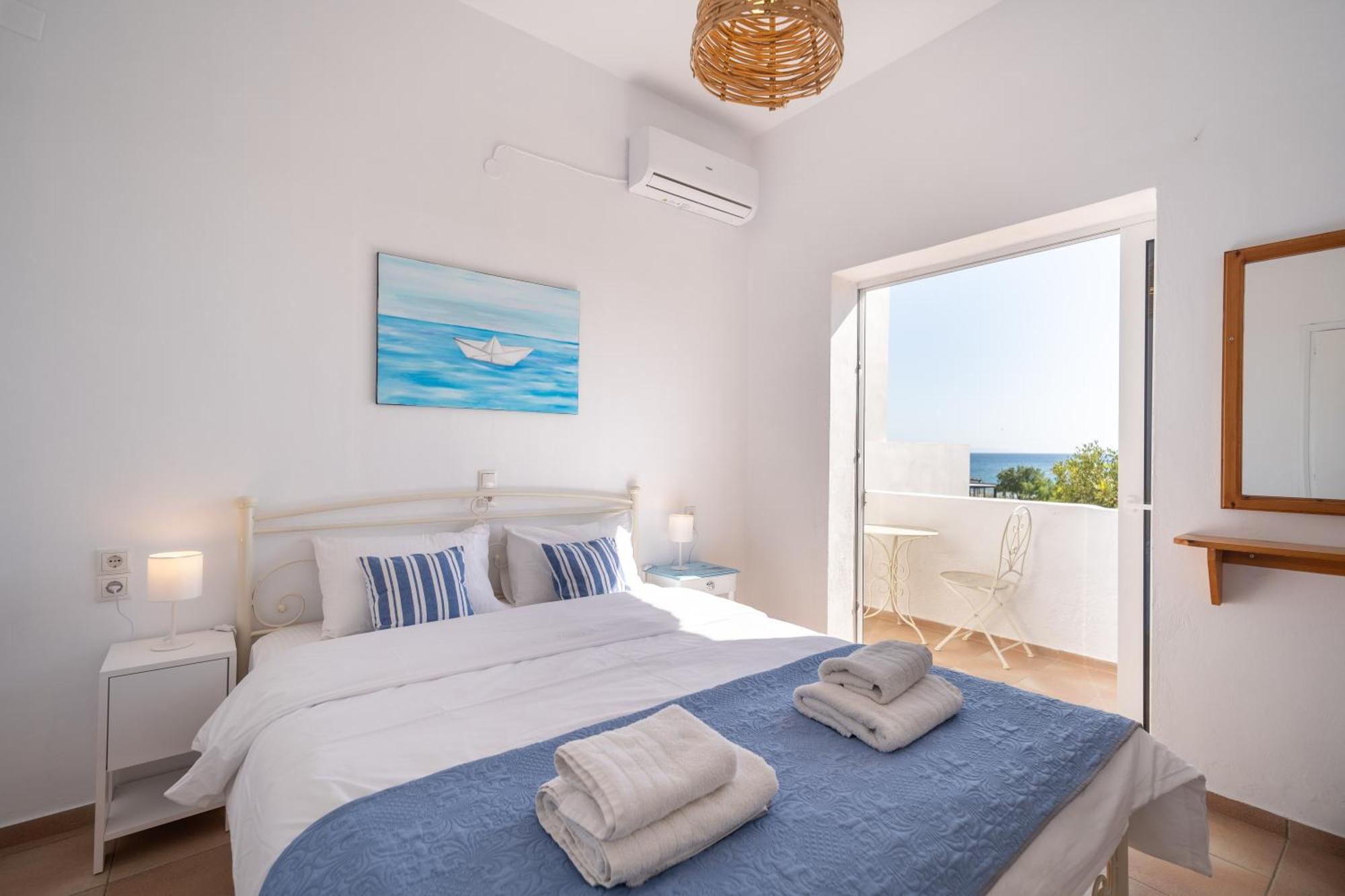 Babis & Popi Rooms And Studios Frangocastelo Luaran gambar